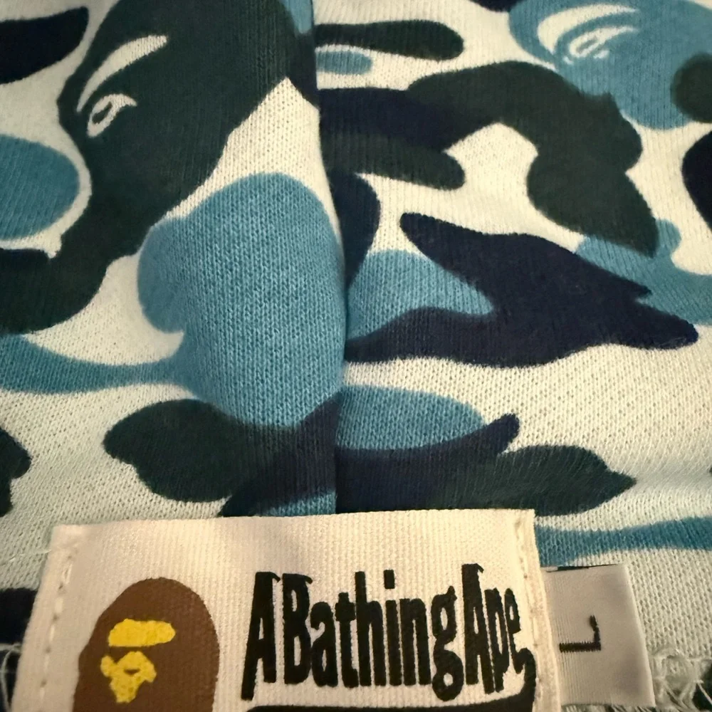 Light blue BAPE hoodie - Picture 4 of 4